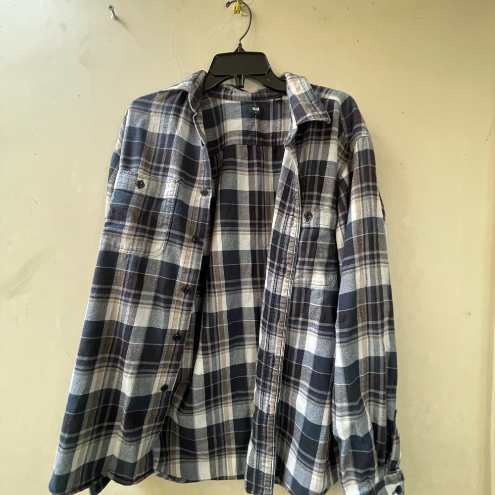 Uniqlo Plaid Flannel Button-Up Shirt Men’s Size Large